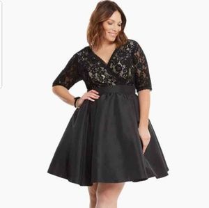 Im searching for this dress, size 20 or 22